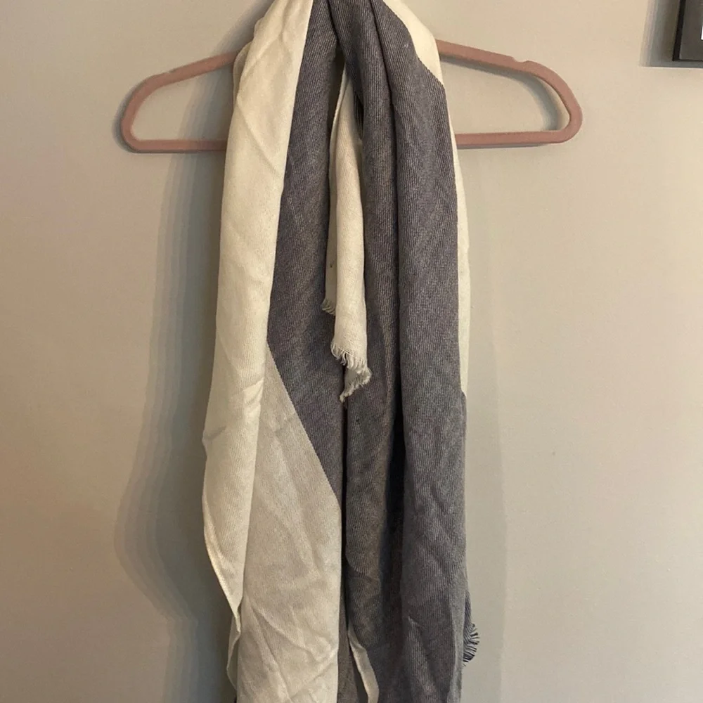 ⭐️2/$10 - scarf